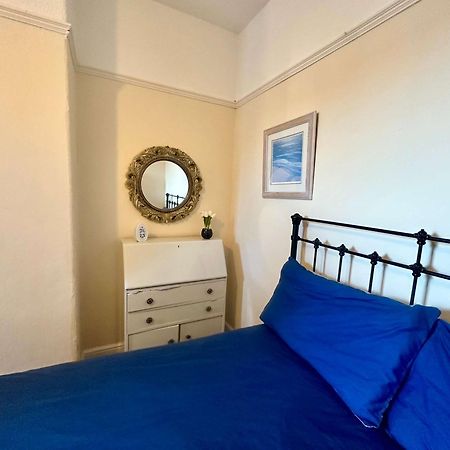 4 Bed Homely Retreat - Γούλβερχαμπτον Εξωτερικό φωτογραφία