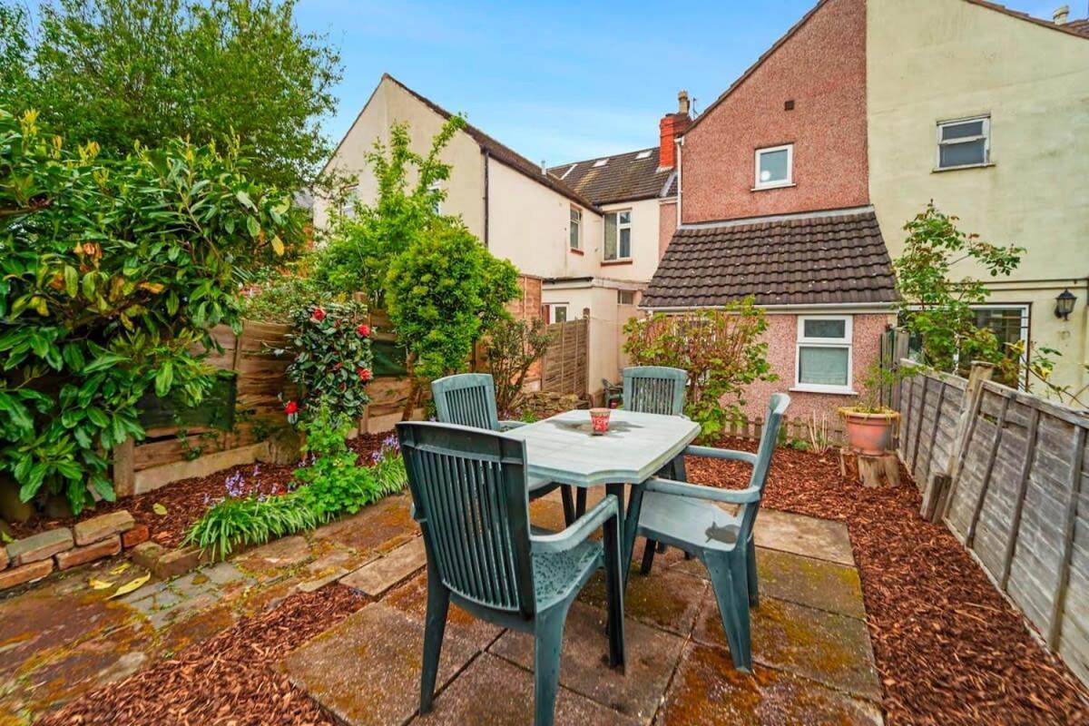 4 Bed Homely Retreat - Γούλβερχαμπτον Εξωτερικό φωτογραφία